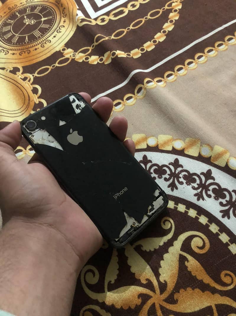 Apple iPhone 8 1