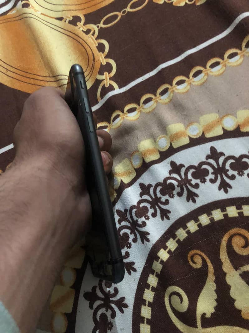 Apple iPhone 8 3