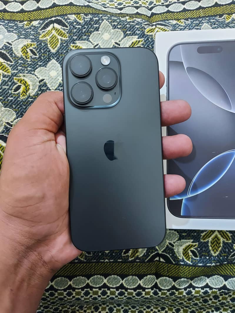 Apple iPhone 16 Pro 4
