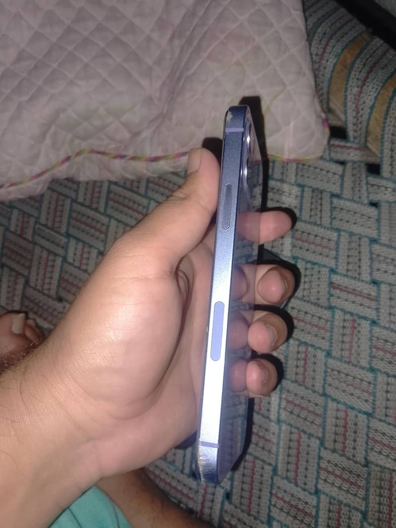 Apple iPhone 12 1