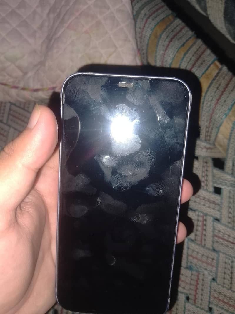 Apple iPhone 12 4