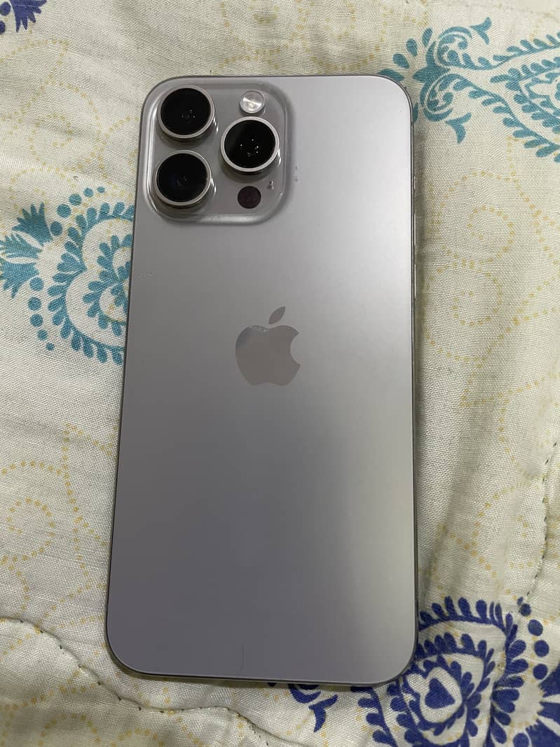 Apple iPhone 15 Pro Max 1