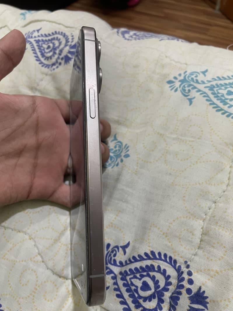 Apple iPhone 15 Pro Max 2