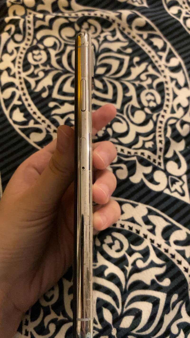Apple iPhone XS Max 5