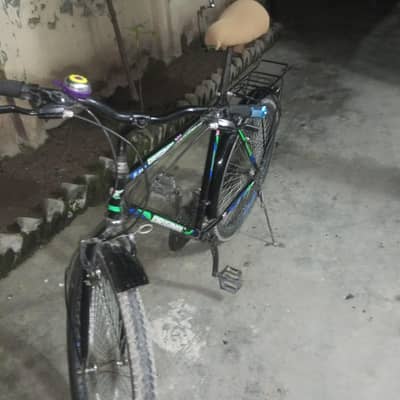 this is a beautiful cycle and black colour
