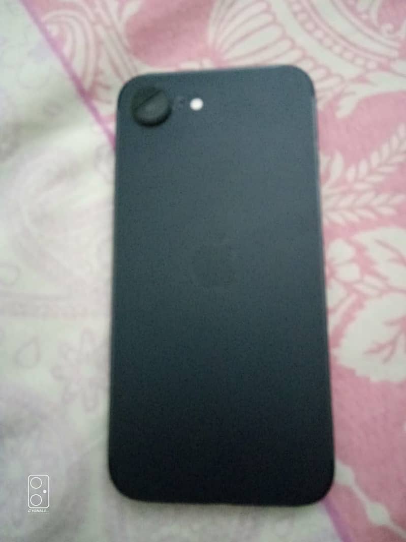 Apple iPhone 16e 2