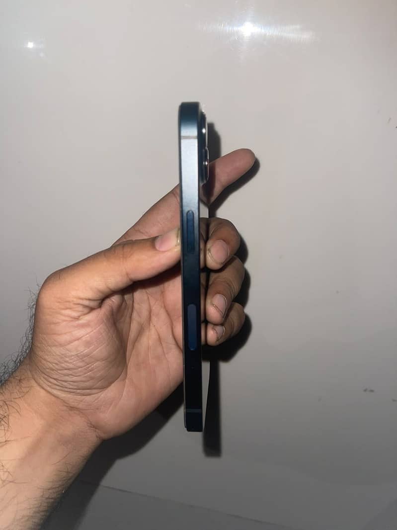 Apple iPhone 13 2