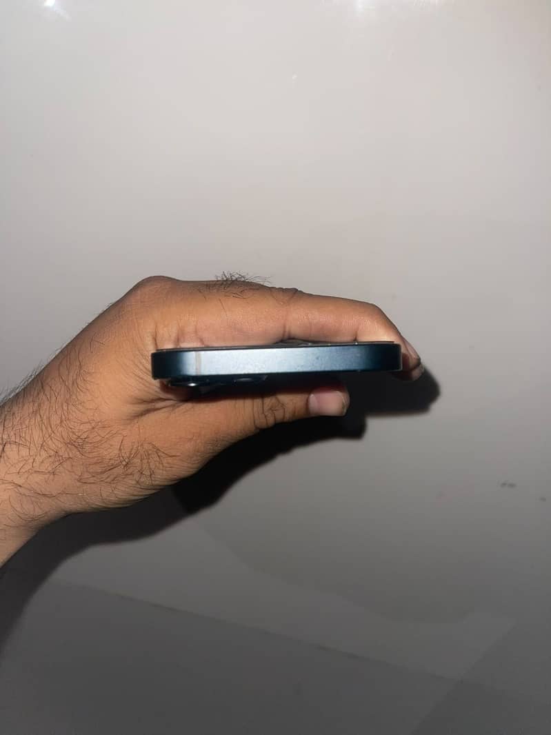 Apple iPhone 13 4
