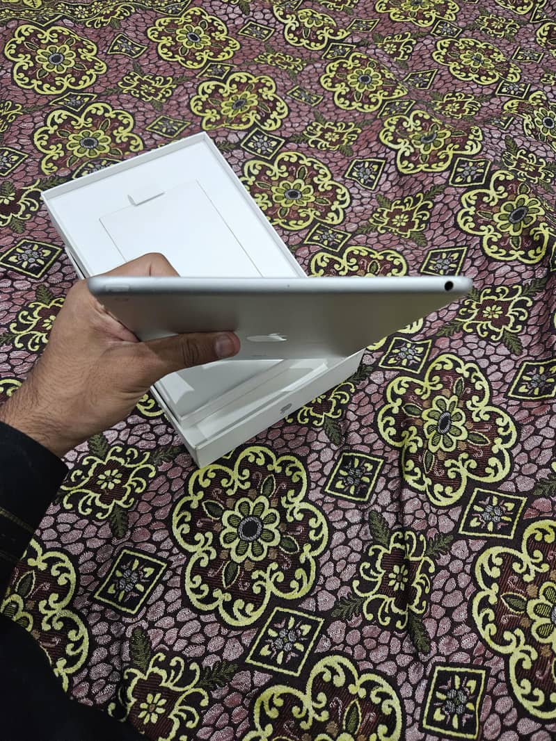 iPad (8) Generation 4