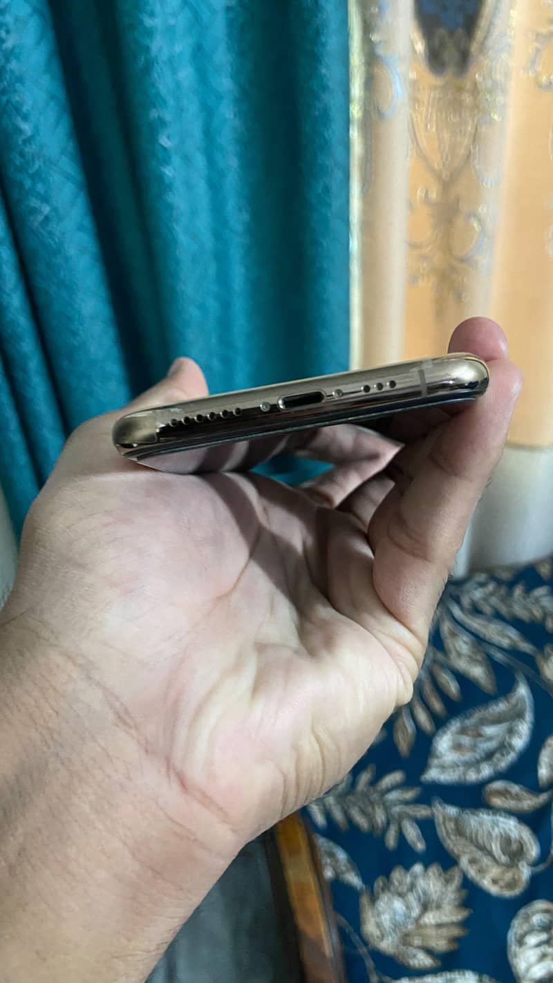 Apple iPhone 11 Pro 4