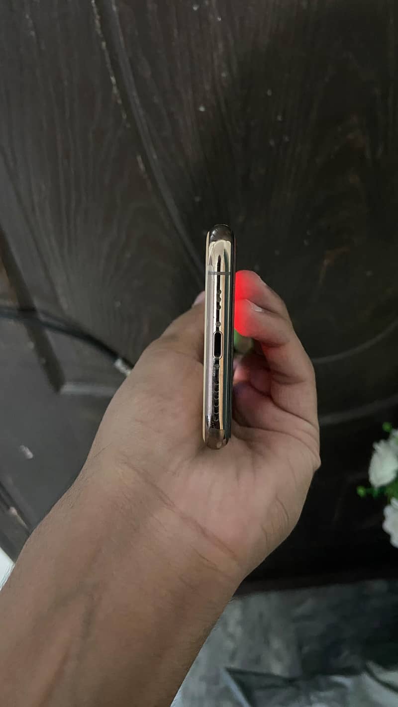 Apple iPhone 11 Pro 9
