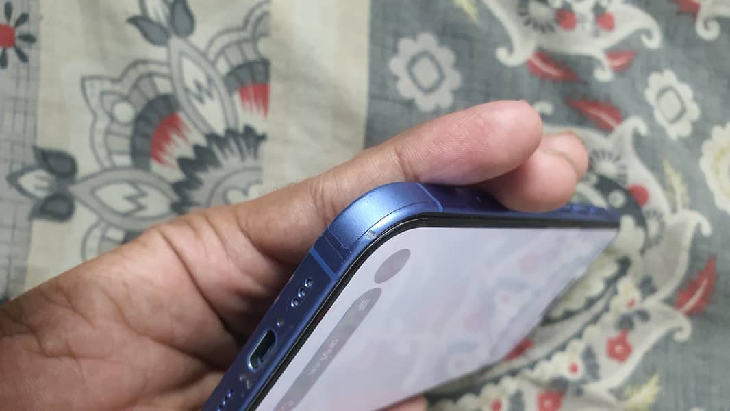 Apple iPhone 16 1