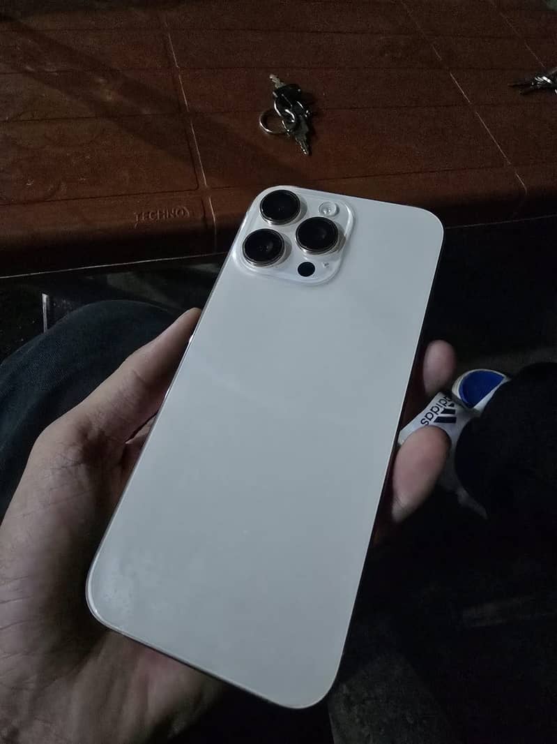 Apple iPhone 16 Pro Max 2