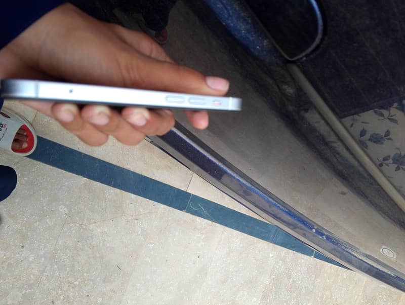 Apple iPhone 12 mini 6
