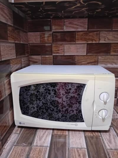 LG microwave good condition