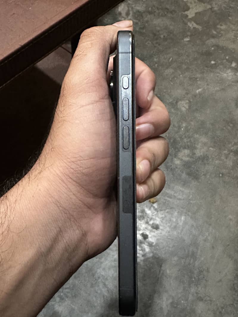 Apple iPhone 15 Pro 2