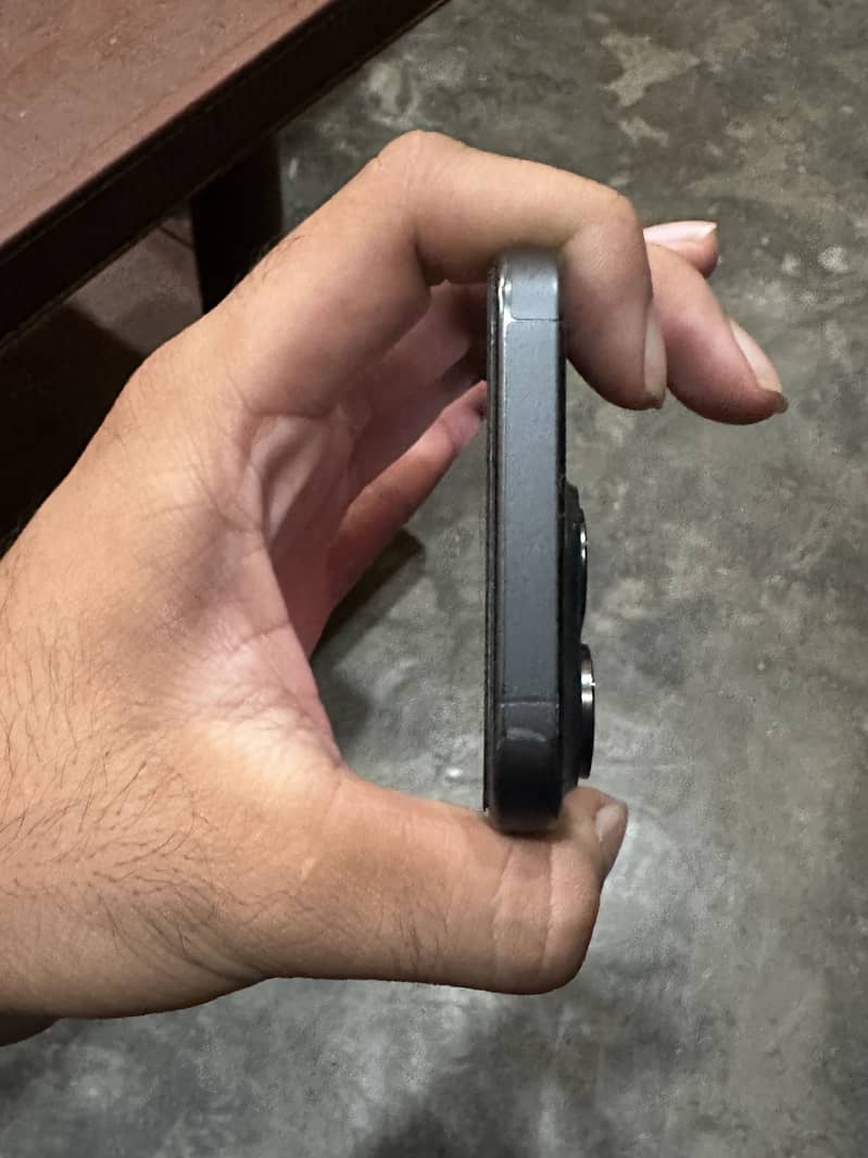 Apple iPhone 15 Pro 4