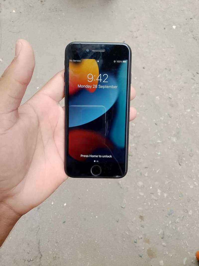Apple iPhone 7 0