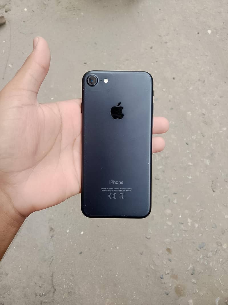 Apple iPhone 7 1