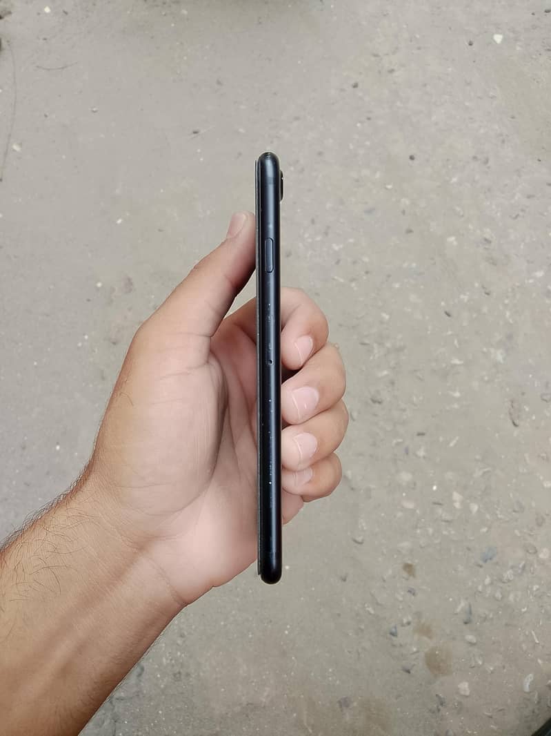 Apple iPhone 7 2