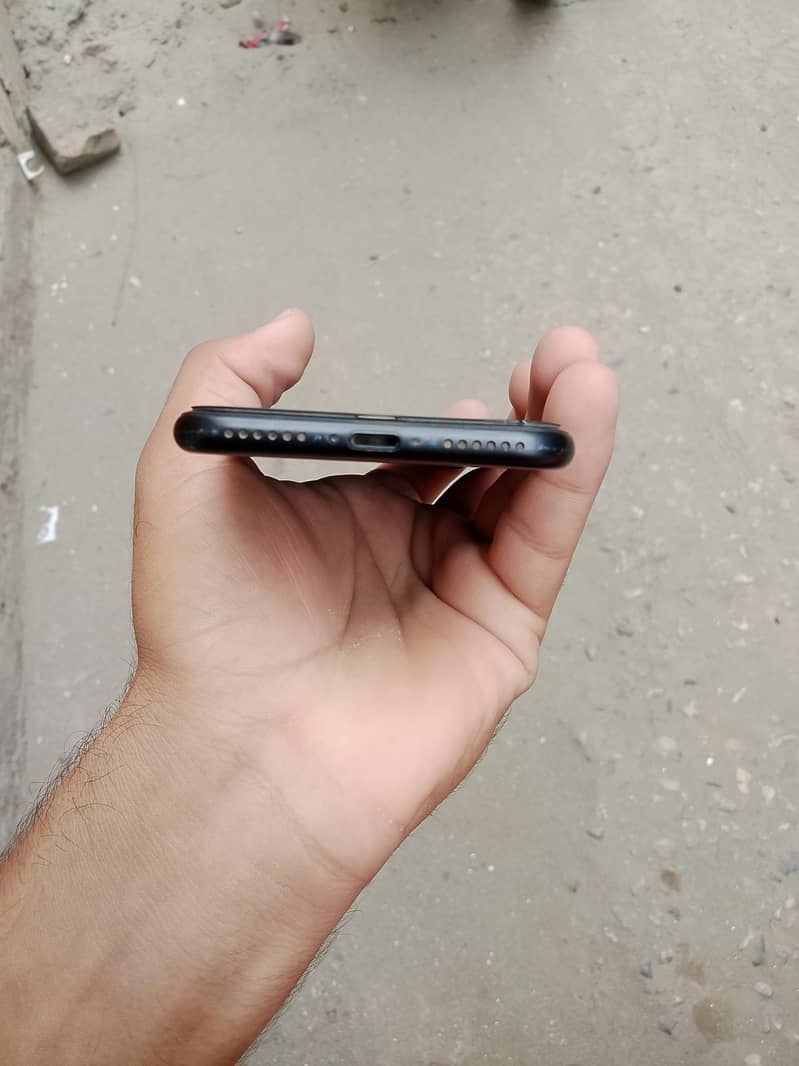 Apple iPhone 7 4