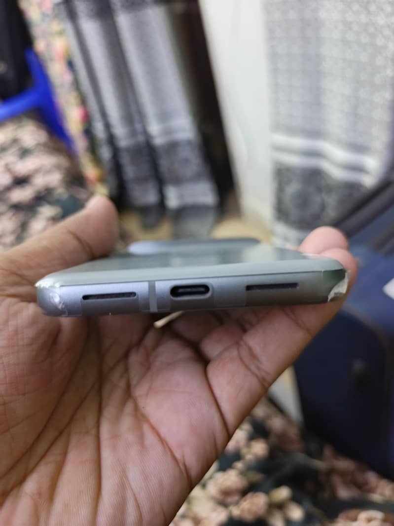 Google pixel 8 4