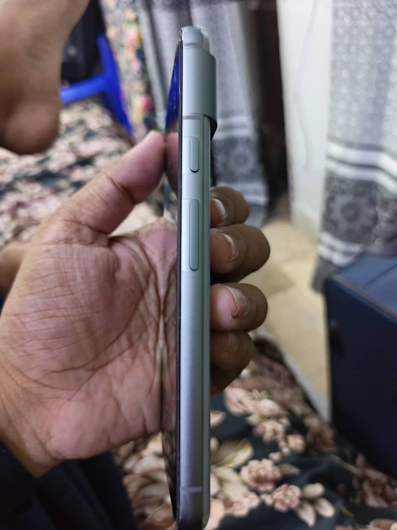 Google pixel 8 5