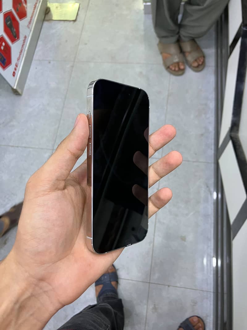 Apple iPhone 14 Pro 3