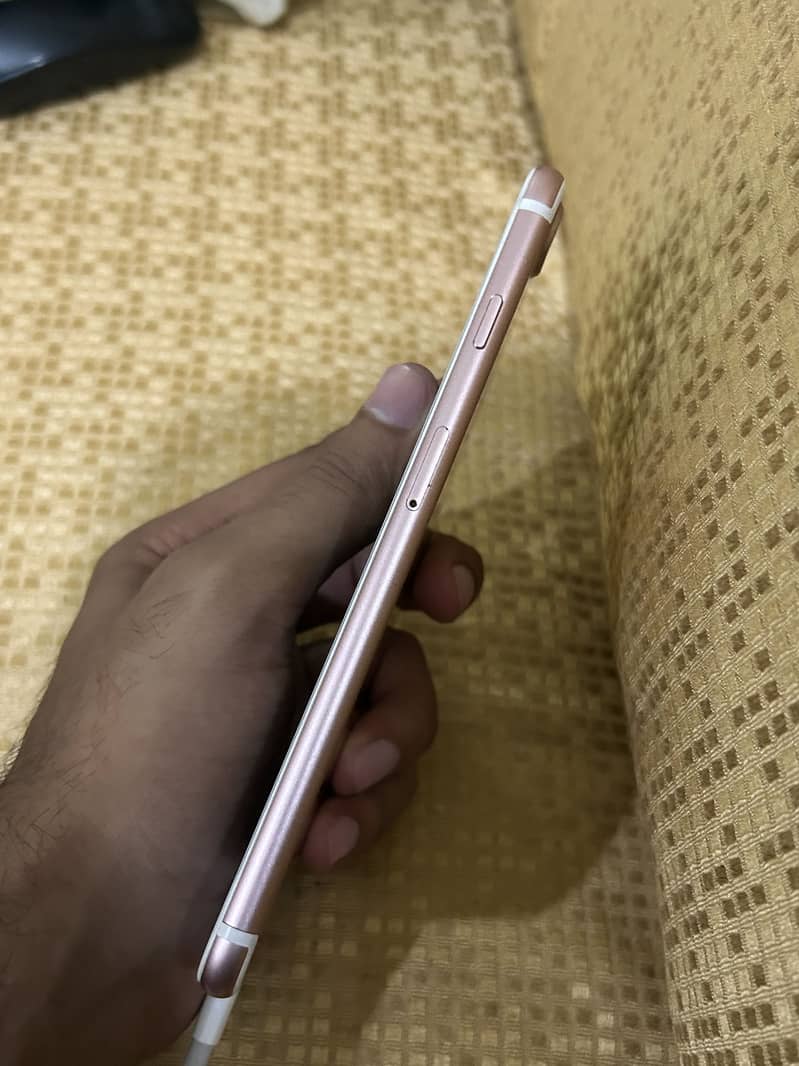 Apple iPhone 7 Plus 2
