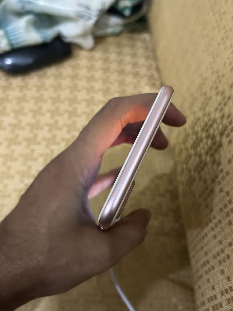 Apple iPhone 7 Plus 4