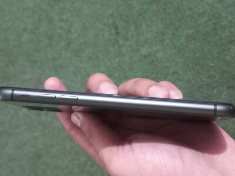 Apple iPhone 11 0