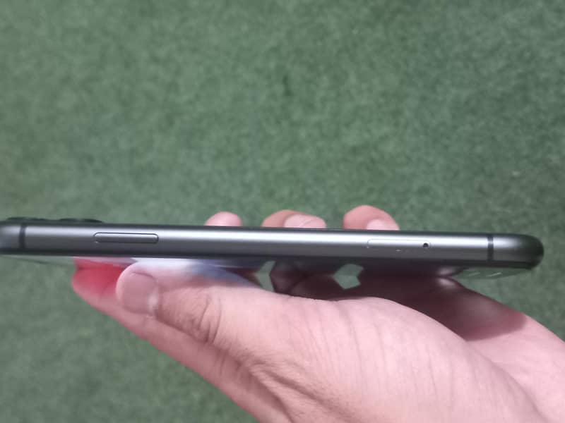 Apple iPhone 11 3