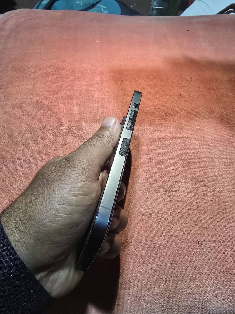 Apple iPhone 13 Pro 8