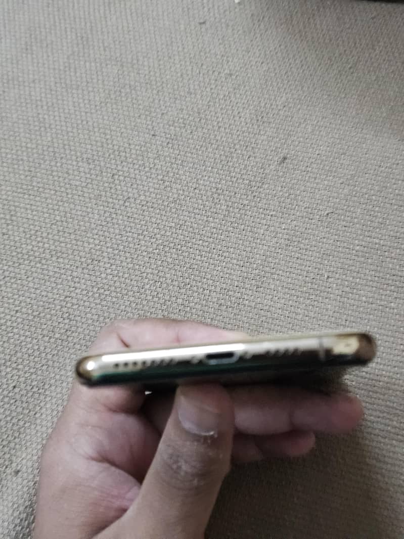 Apple iPhone 11 Pro Max 3