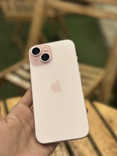Apple iPhone 15 pink