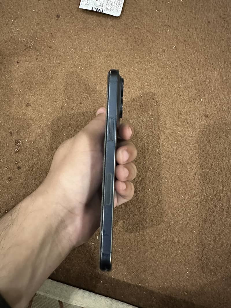 Apple iPhone 15 Pro Max 12