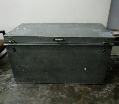 Trunk peti for sale