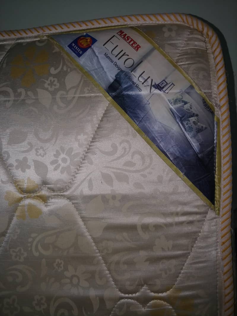 mattress 0