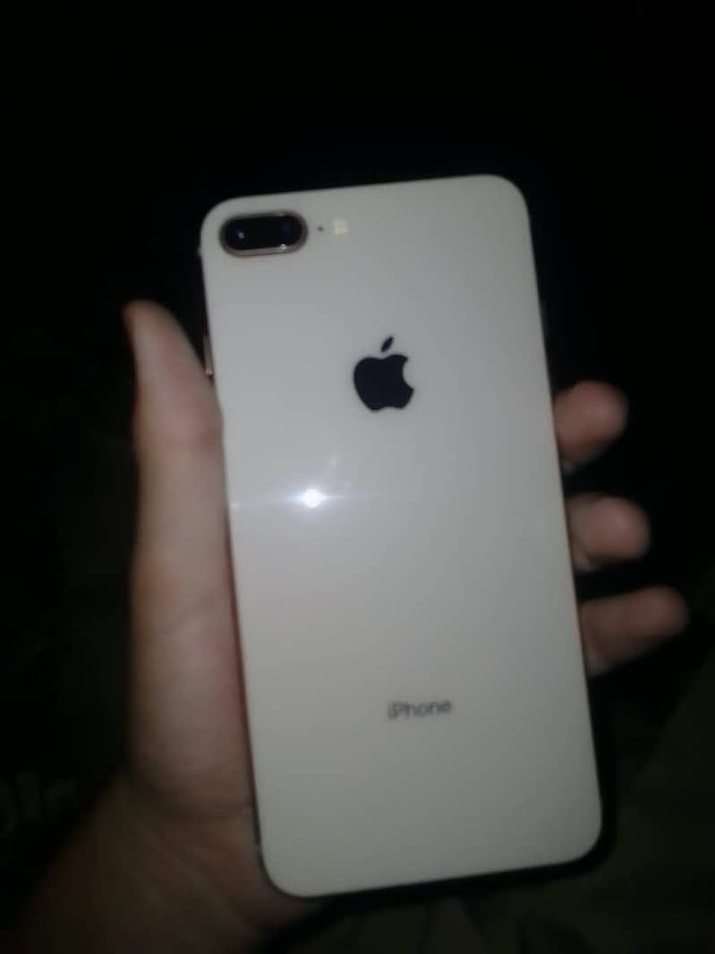 Apple iPhone 8 Plus 0