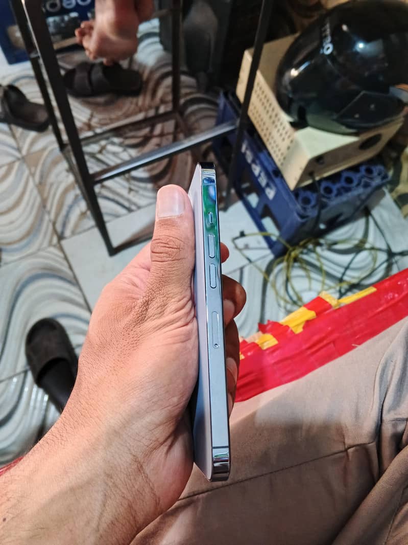 Apple iPhone 13 Pro 4