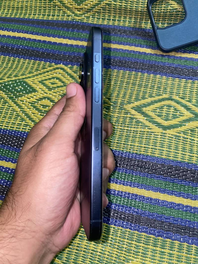 Apple iPhone 15 Pro Max 4