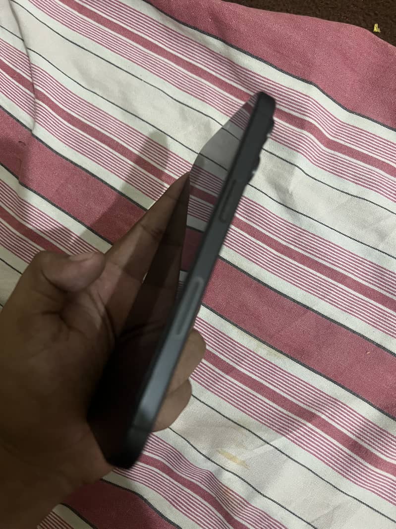 Apple iPhone 15 Pro Max 1