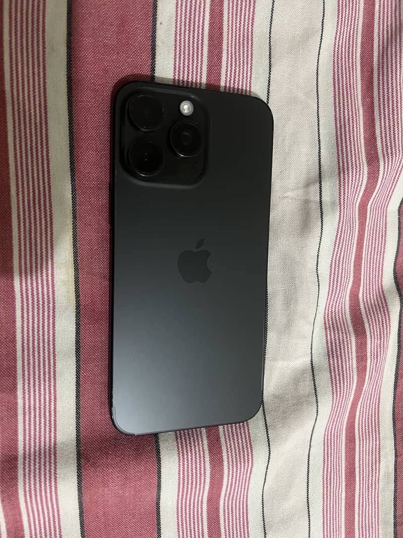 Apple iPhone 15 Pro Max 4