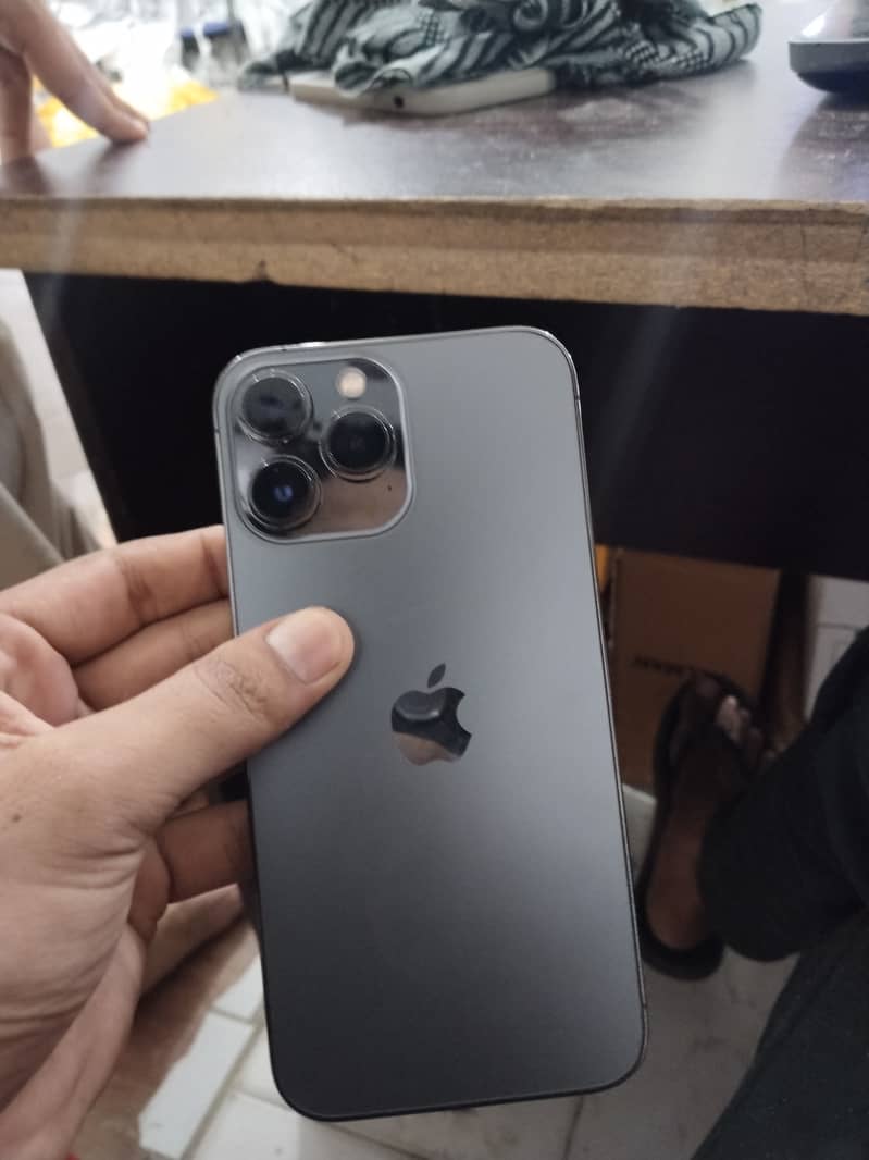 Apple iPhone 13 Pro Max 2