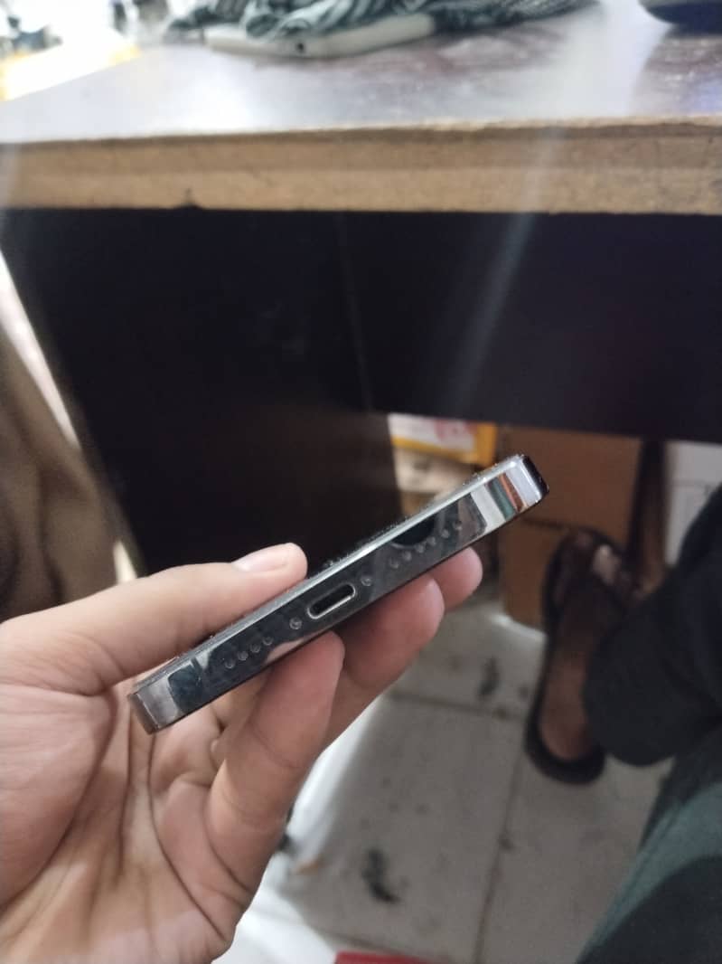 Apple iPhone 13 Pro Max 4