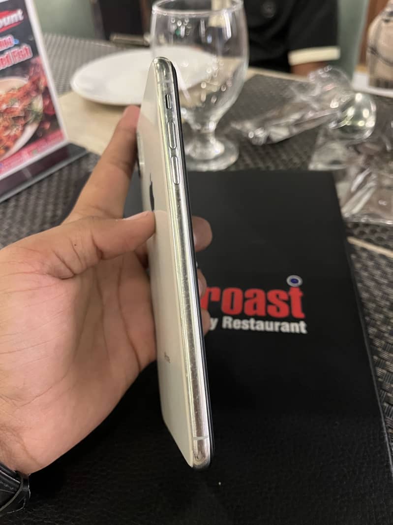 Apple iPhone X 3