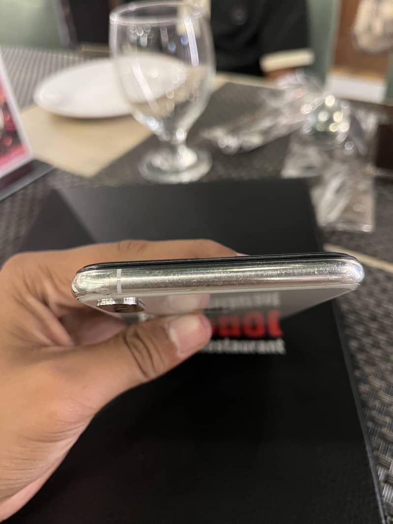 Apple iPhone X 5