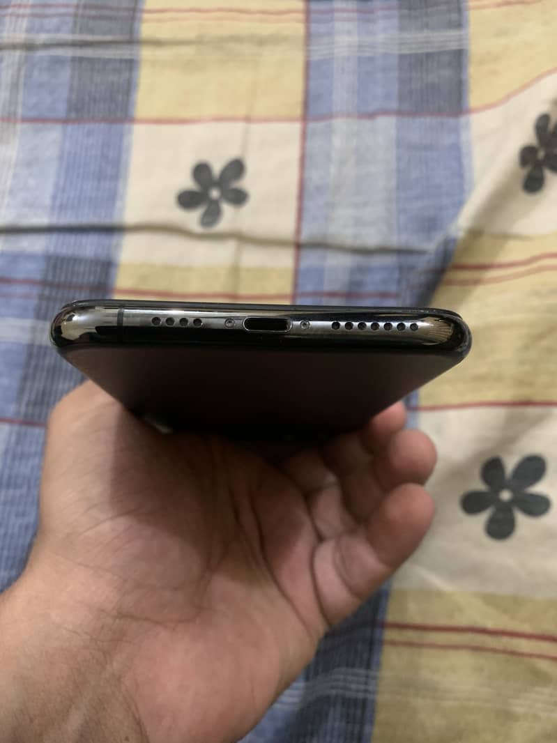 Apple iPhone 11 Pro Max 1