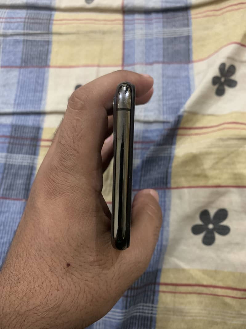 Apple iPhone 11 Pro Max 2