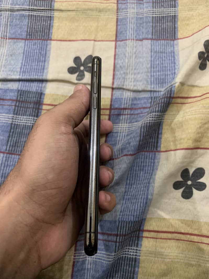 Apple iPhone 11 Pro Max 3